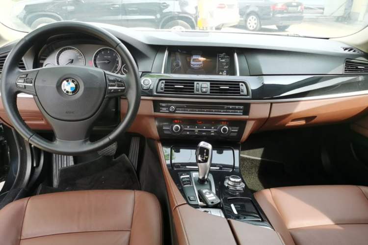 Used BMW 5 Series 2014 520Li Elegant Model Center Console