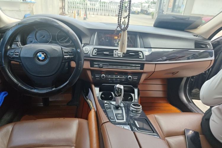 Used BMW 5 Series 2014 520Li Elegant Model Center Console