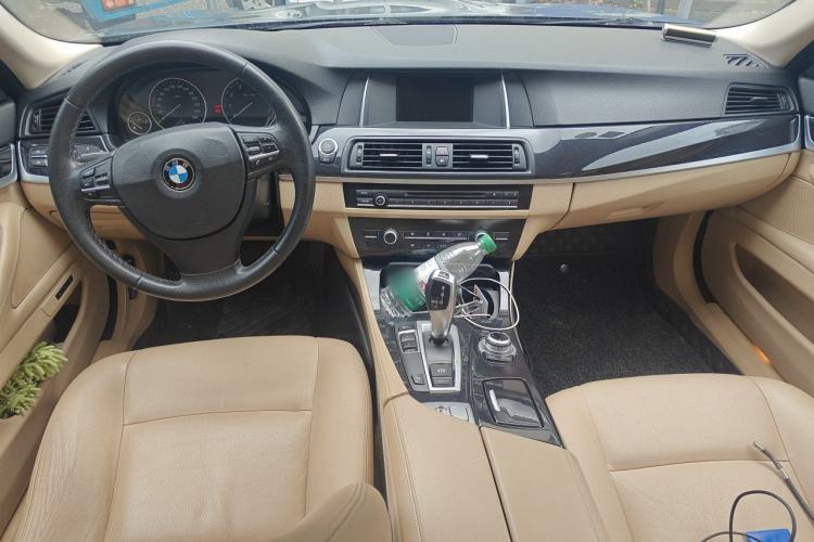Used BMW 5 Series 2014 520Li Elegant Model Center Console