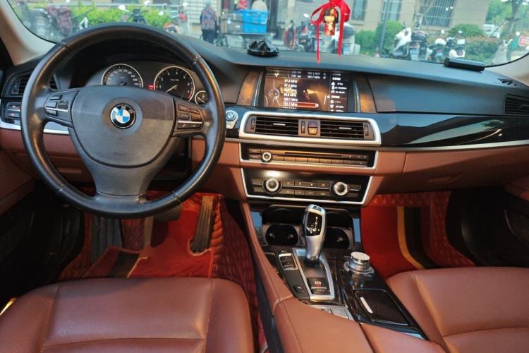 Used BMW 5 Series 2014 520i Elegant Edition Center Console