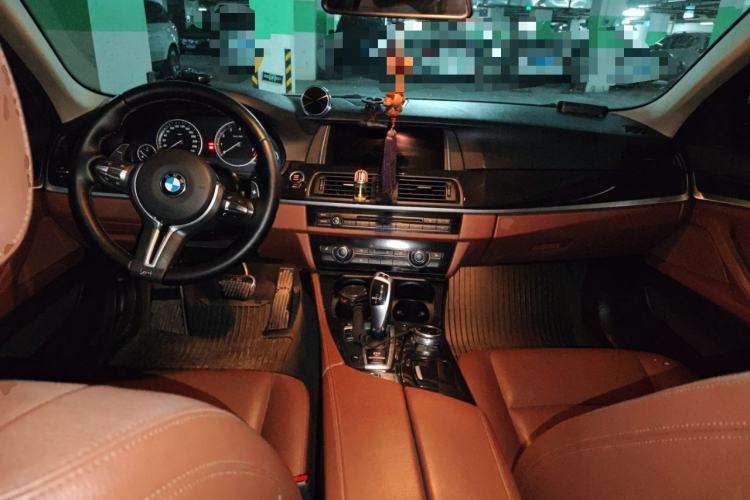 Used BMW 5 Series 2014 520i Touring Edition Center Console