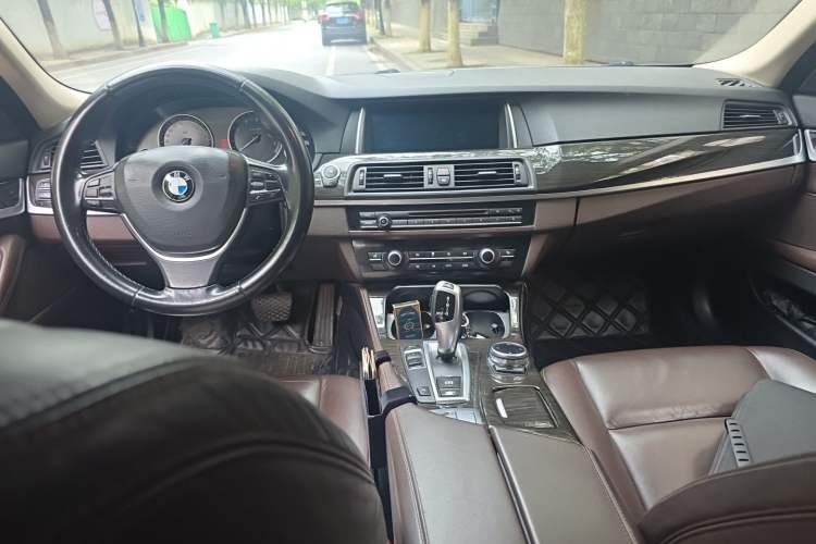 Used BMW 5 Series 2014 525Li Luxury Design Package Center Console