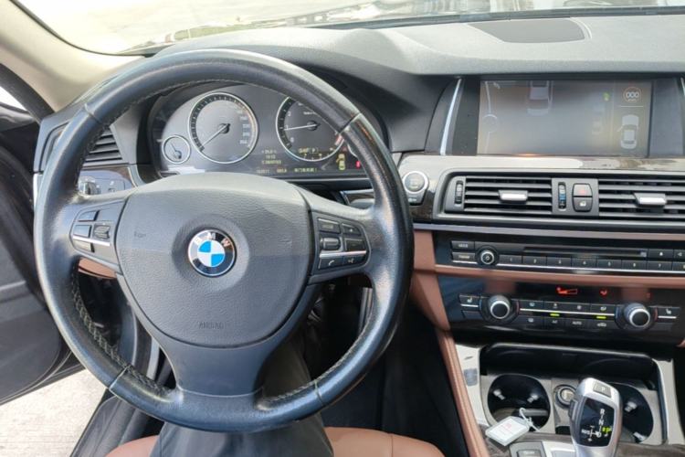 Used BMW 5 Series 2014 525Li Leading Model Center Console