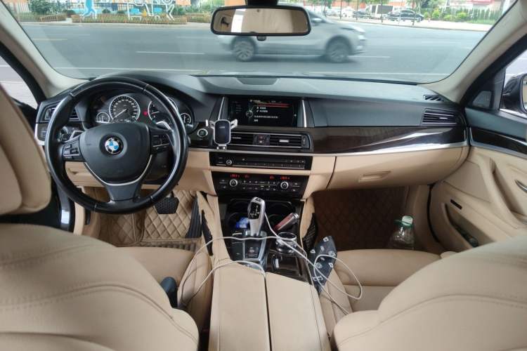 Used BMW 5 Series 2014 535Li Leading Model Center Console