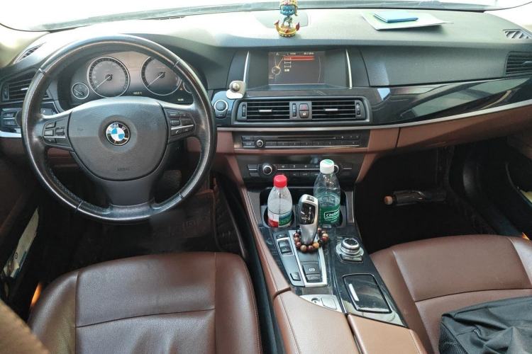 Used BMW 5 Series 2014 520Li Elegant Model Center Console