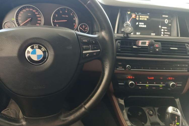 Used BMW 5 Series 2014 520Li Elegant Model Center Console