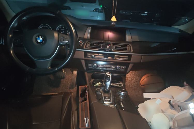 Used BMW 5 Series 2014 525Li Luxury Design Package Center Console