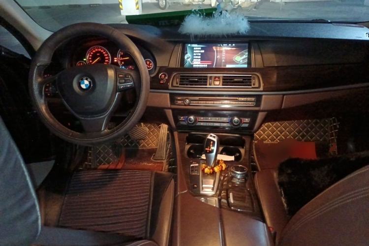 Used BMW 5 Series 2014 525Li Luxury Design Package Center Console