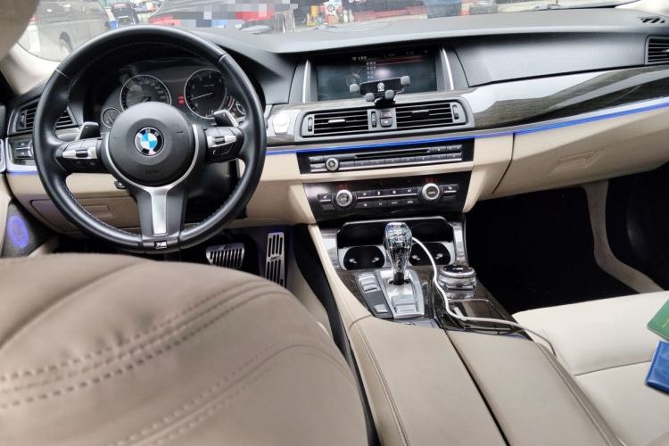 Used BMW 5 Series 2014 525Li Luxury Design Package Center Console