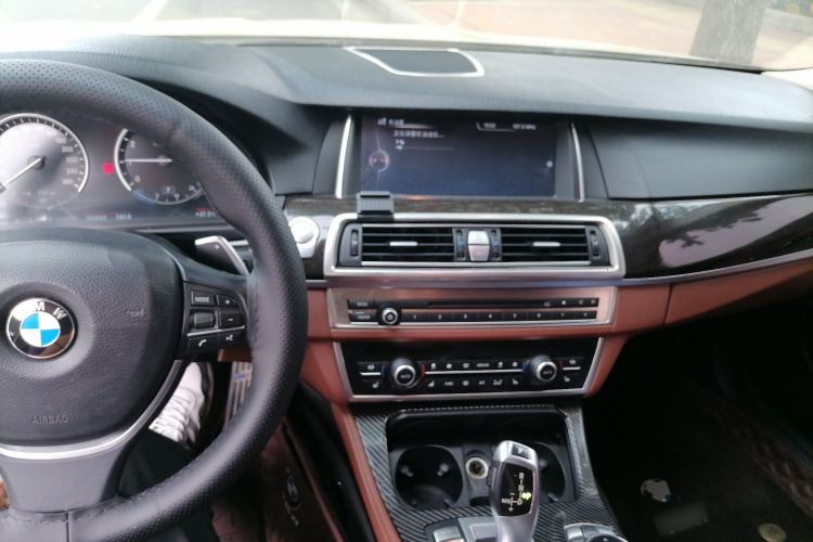 Used BMW 5 Series 2014 535Li Leading Model Center Console
