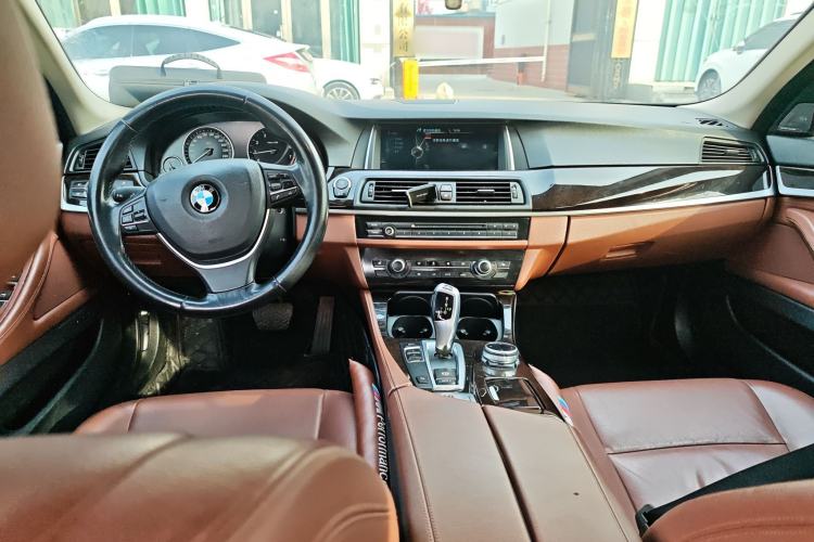 Used BMW 5 Series 2014 528Li xDrive Premium Edition Center Console