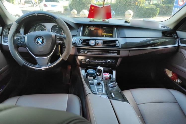 Used BMW 5 Series 2014 525Li Luxury Design Package Center Console