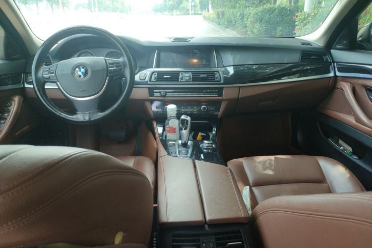 Used BMW 5 Series 2014 520Li Elegant Model Center Console