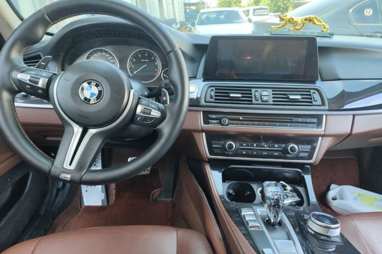 Used BMW 5 Series 2014 520i Elegant Edition Center Console