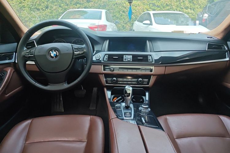 Used BMW 5 Series 2014 520Li Elegant Model Center Console