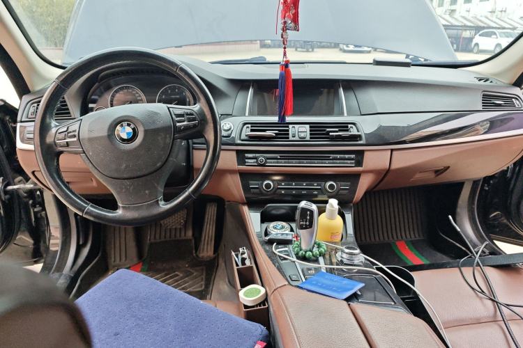Used BMW 5 Series 2014 520i Elegant Edition Center Console