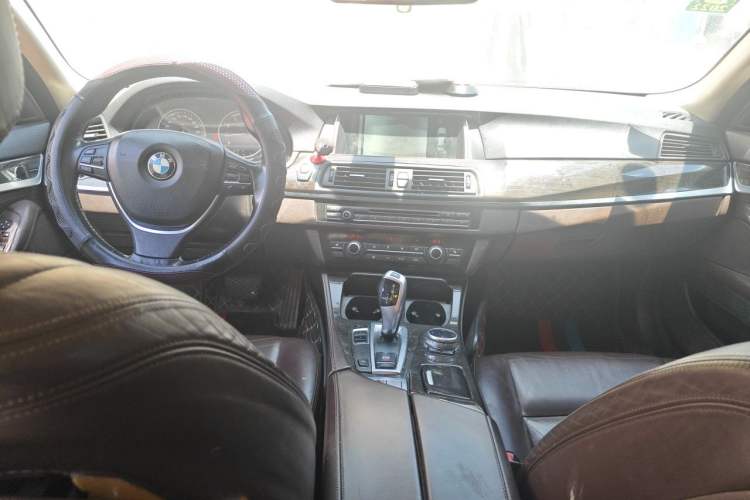 Used BMW 5 Series 2014 525Li Luxury Design Package Center Console