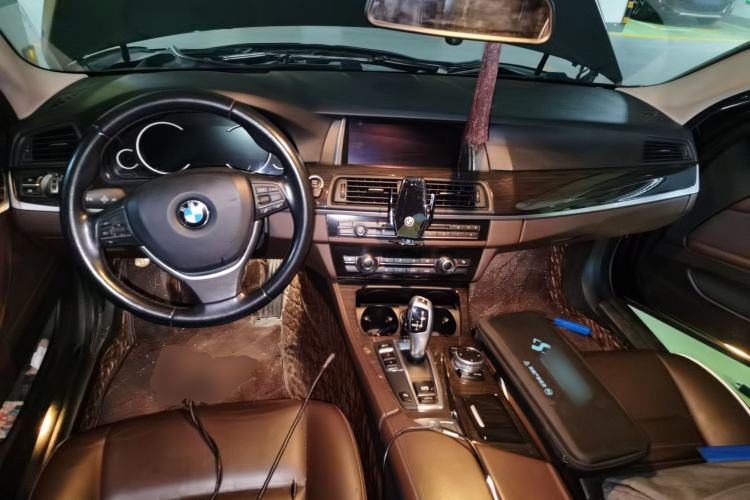 Used BMW 5 Series 2014 525Li Luxury Design Package Center Console