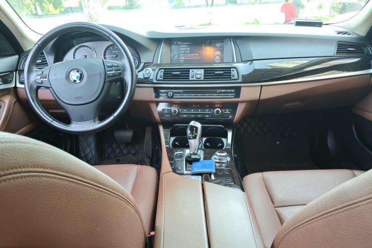 Used BMW 5 Series 2014 525Li Leading Model Center Console