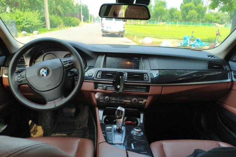 Used BMW 5 Series 2014 520Li Elegant Model Center Console