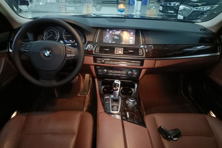 Used BMW 5 Series 2014 525Li Leading Model Center Console