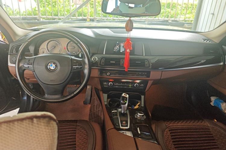 Used BMW 5 Series 2014 525Li Leading Model Center Console