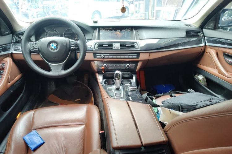 Used BMW 5 Series 2014 520Li Elegant Model Center Console