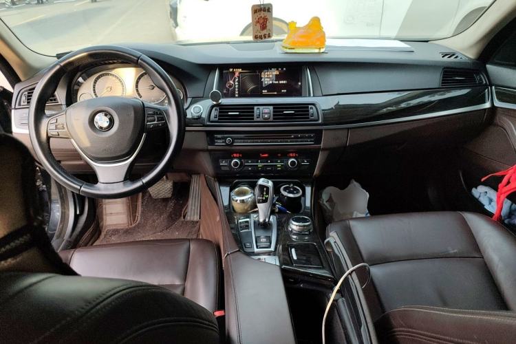 Used BMW 5 Series 2014 525Li Luxury Design Package Center Console