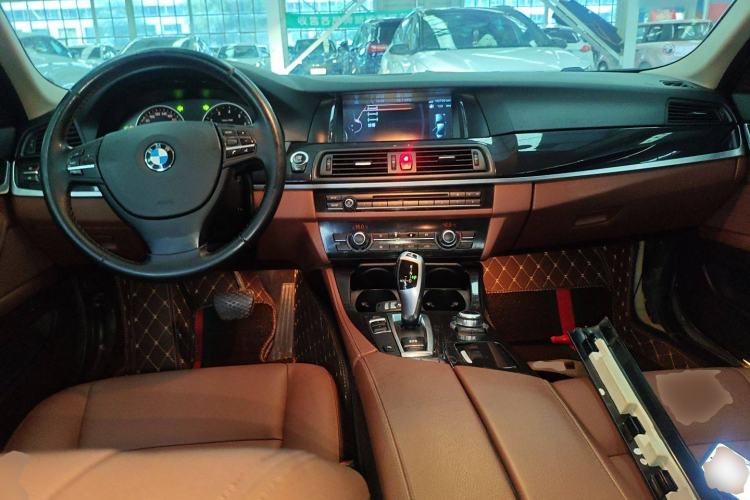 Used BMW 5 Series 2014 520Li Elegant Model Center Console