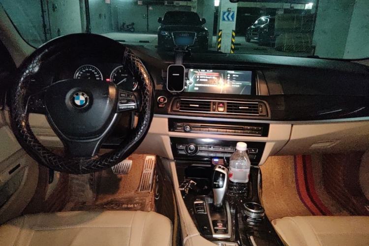 Used BMW 5 Series 2014 525Li Luxury Design Package Center Console