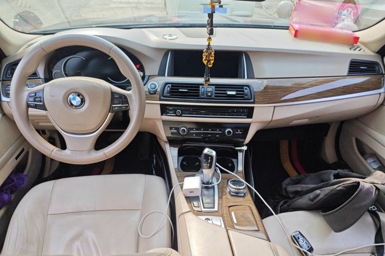 Used BMW 5 Series 2014 525Li Fashion Design Package Center Console