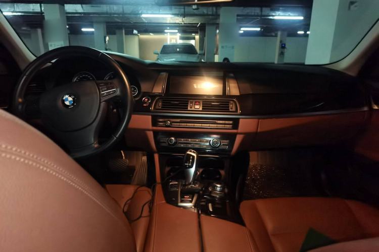 Used BMW 5 Series 2014 520i Elegant Edition Center Console