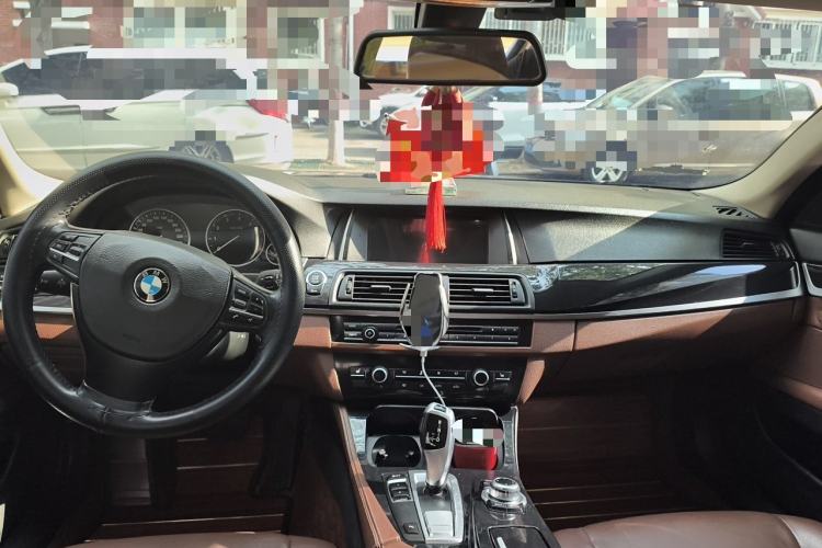 Used BMW 5 Series 2014 520Li Elegant Model Center Console