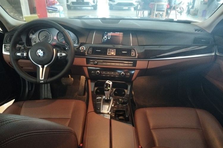 Used BMW 5 Series 2014 525Li Leading Model Center Console