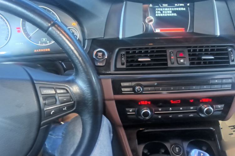 Used BMW 5 Series 2014 525Li Leading Model Center Console