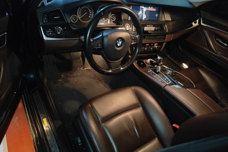 Used BMW 5 Series 2014 525Li Luxury Design Package Center Console