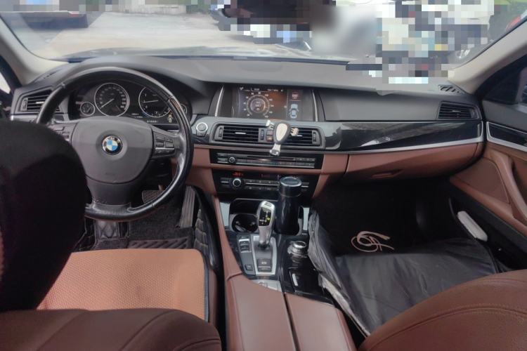 Used BMW 5 Series 2014 520Li Elegant Model Center Console