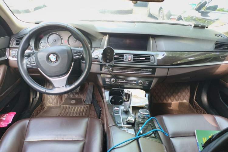 Used BMW 5 Series 2014 525Li Luxury Design Package Center Console