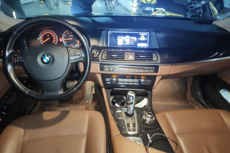 Used BMW 5 Series 2014 520Li Elegant Model Center Console