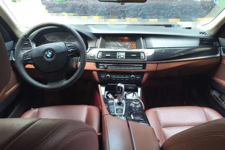 Used BMW 5 Series 2014 520Li Elegant Model Center Console