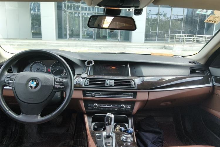 Used BMW 5 Series 2014 525Li Leading Model Center Console