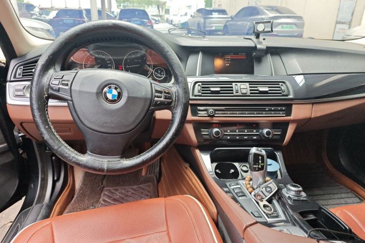 Used BMW 5 Series 2014 520Li Elegant Model Center Console