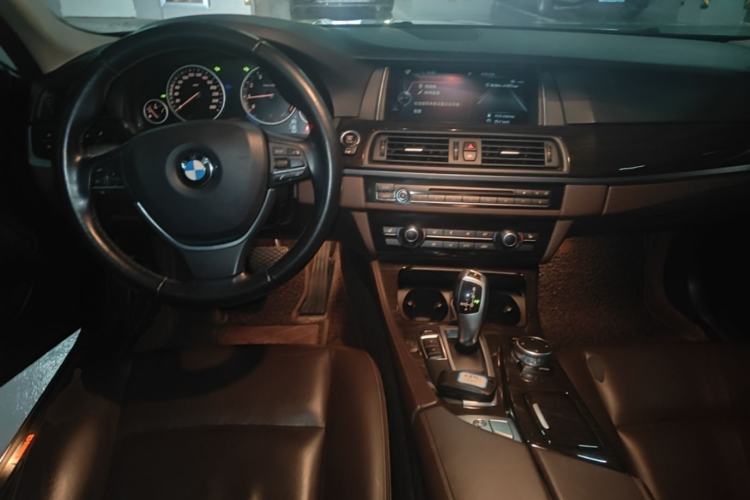 Used BMW 5 Series 2014 525Li Luxury Design Package Center Console