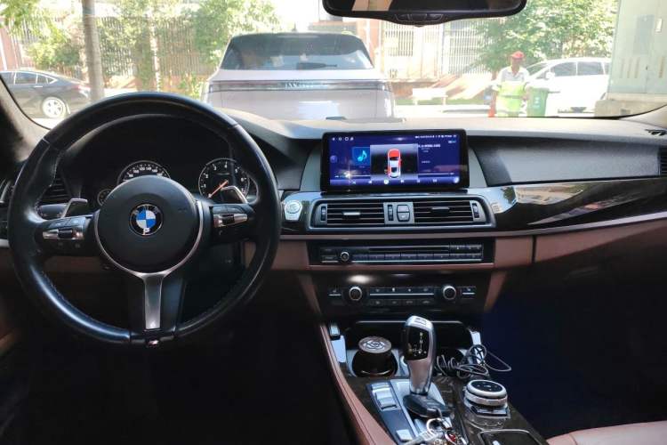 Used BMW 5 Series 2014 525Li Leading Model Center Console