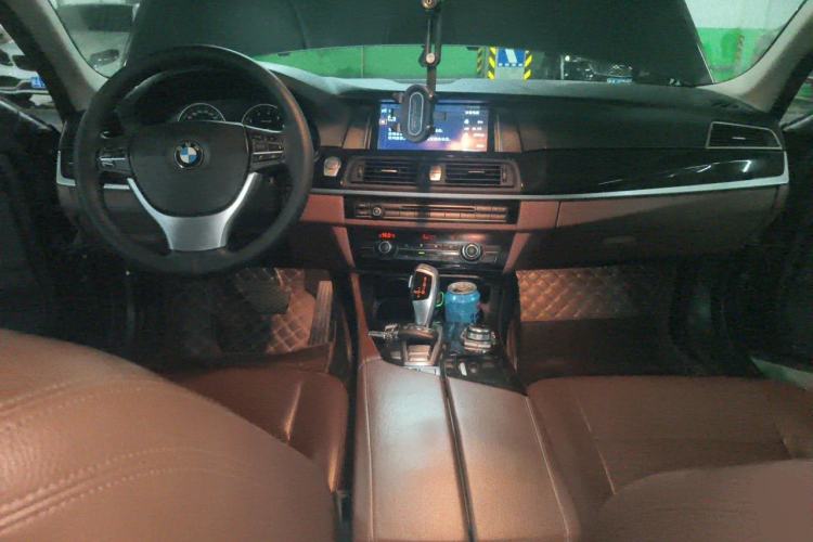 Used BMW 5 Series 2014 520Li Elegant Model Center Console