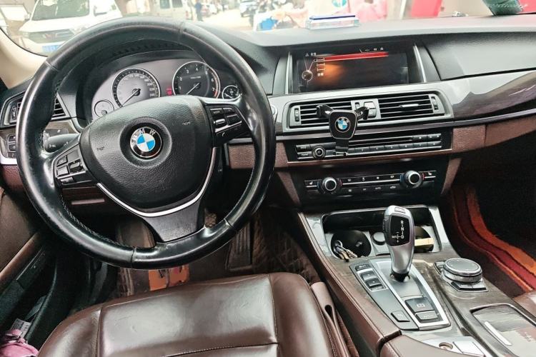 Used BMW 5 Series 2014 525Li Luxury Design Package Center Console