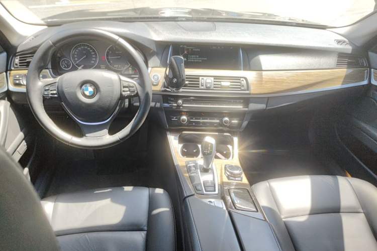 Used BMW 5 Series 2014 525Li Fashion Design Package Center Console