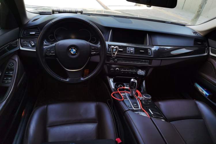 Used BMW 5 Series 2014 525Li Luxury Design Package Center Console