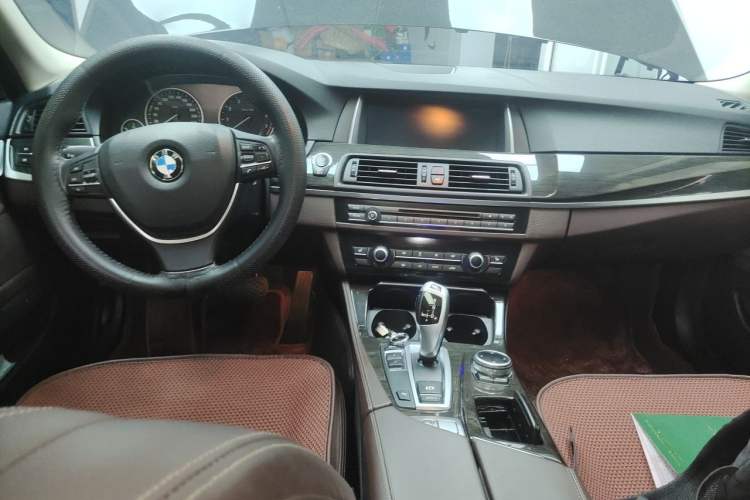 Used BMW 5 Series 2014 525Li Luxury Design Package Center Console