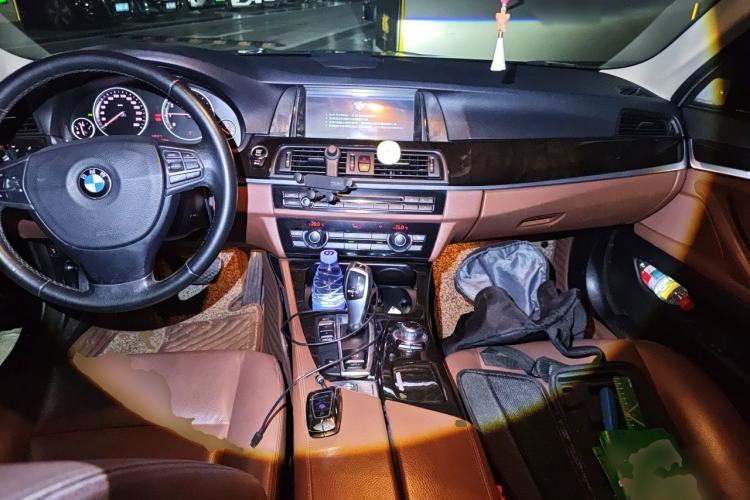 Used BMW 5 Series 2014 525Li Leading Model Center Console